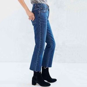 NWT UO BDG Highgate Mid Rise Raw Hem Crop Jean